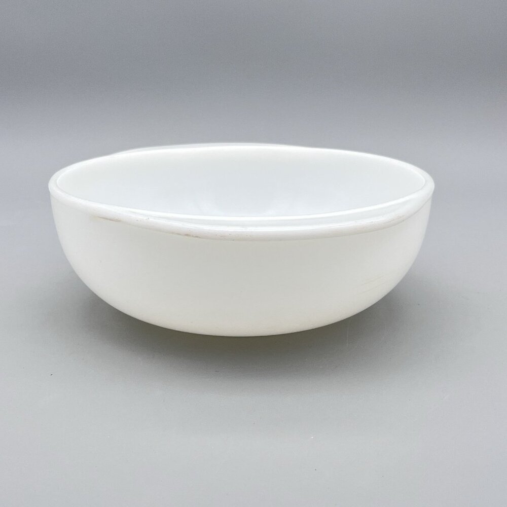 Vintage Pyrex #023 1 1/2Qt Handled White Round Casserole Dish USA *No Lid* - Picture 4 of 10